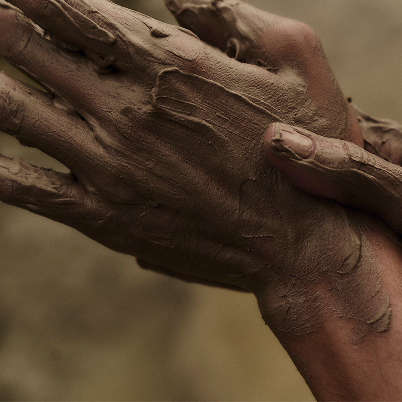 SOULT Body Mask 'Eternal Clay' on hands