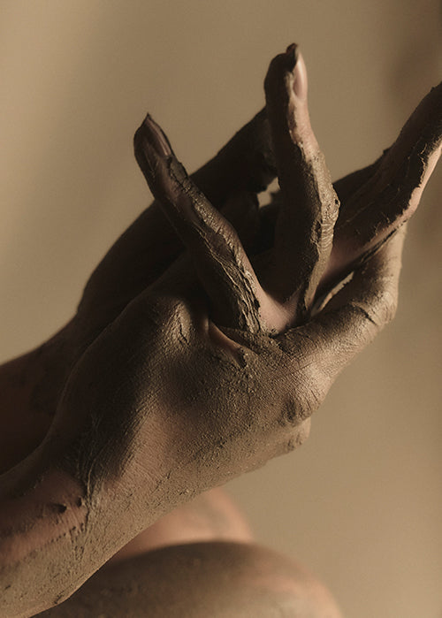 SOULT Body Mask 'Eternal Clay' on hands